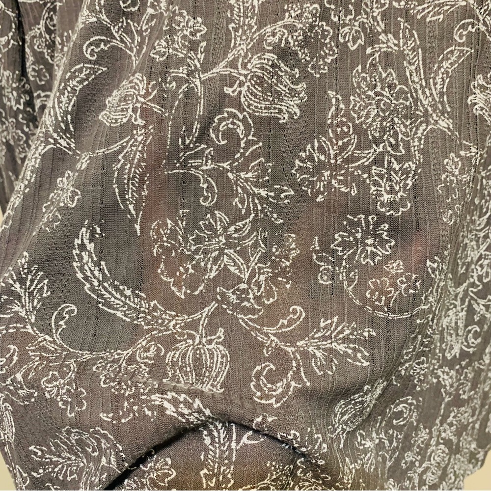 Lucky Brand Pointelle Knit Gray white Paisley Women's Top size 2x - Picture 6 of 6